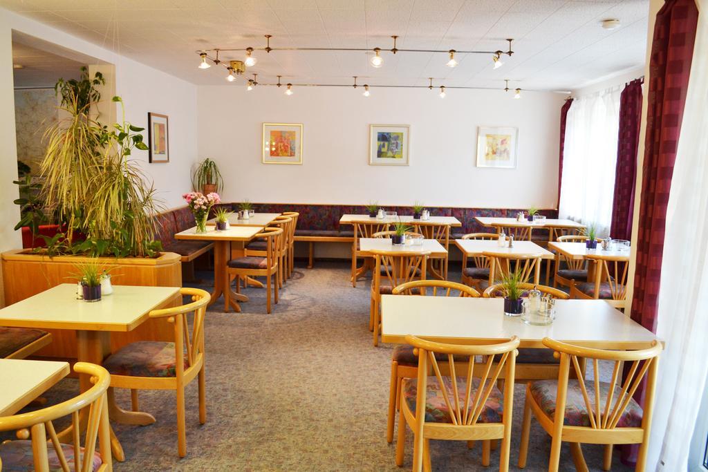 Hotel Relax Singen Kültér fotó