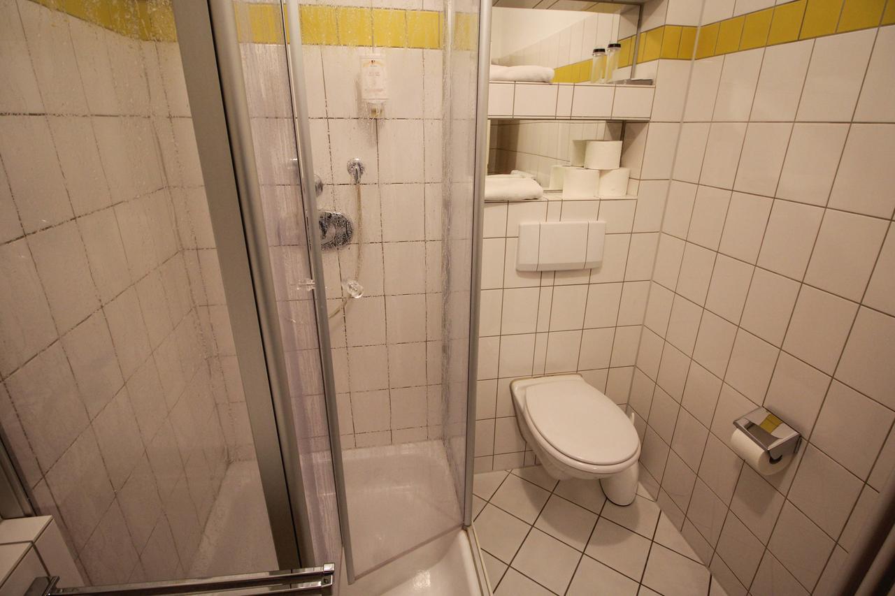 Hotel Relax Singen Kültér fotó